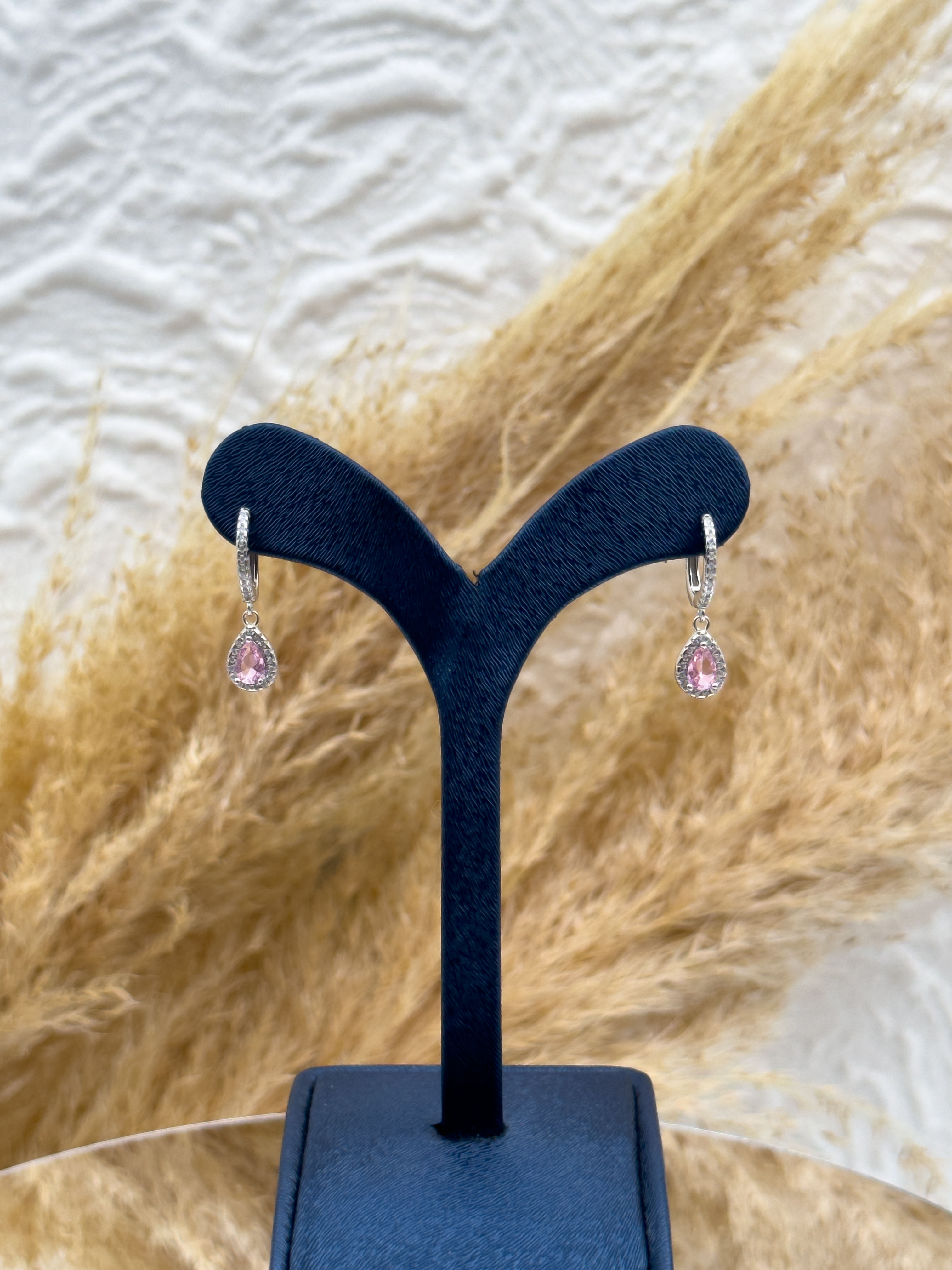 925 Ayar Gümüş Damla Pembe Kuvars Taşlı Sallantılı Kadın Küpe – Zarif Tasarım